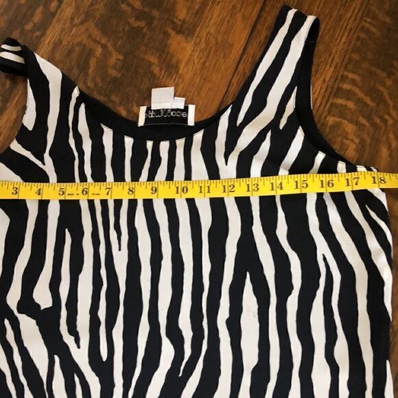 👗🌸HOST PICK🌸👗Bloomingdales Silk Zebra Shift Dress with Lemons at Hem - Picture 7 of 10